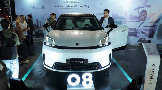 SUV PHEV 5 chỗ Lynk & Co 08 giá từ 1,3 …