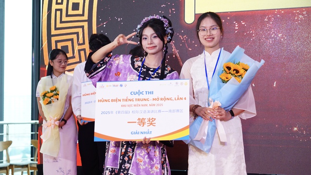 Sinh viên hùng biện bằng tiếng Trung về AI, con người trong kỷ nguyên số - Ảnh 2.
