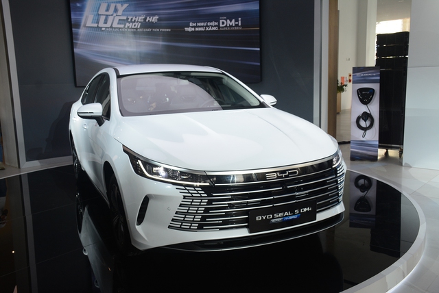 Dấu hiệu đặc trưng nhận biết &ocirc; t&ocirc; hybrid sẵn s&agrave;ng vận h&agrave;nh sau khi khởi động - Ảnh 1.