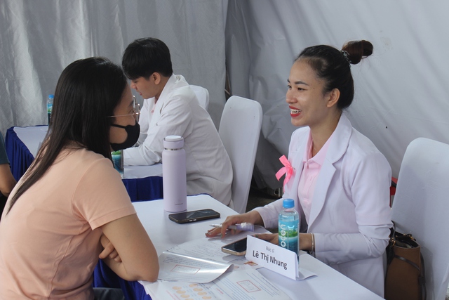 Hơn 5000 người tham gia 'Giải chạy Hồng' vì bệnh nhân ung thư vú năm 2025 - Ảnh 4.
