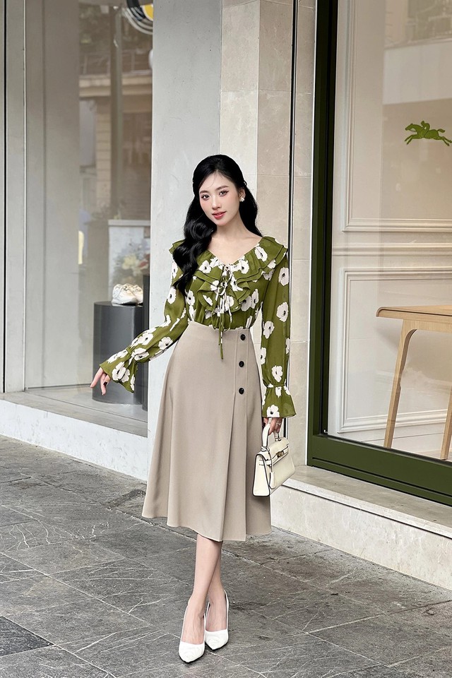 Thăng hạng nét thanh lịch với áo cổ chữ V- Ảnh 2.