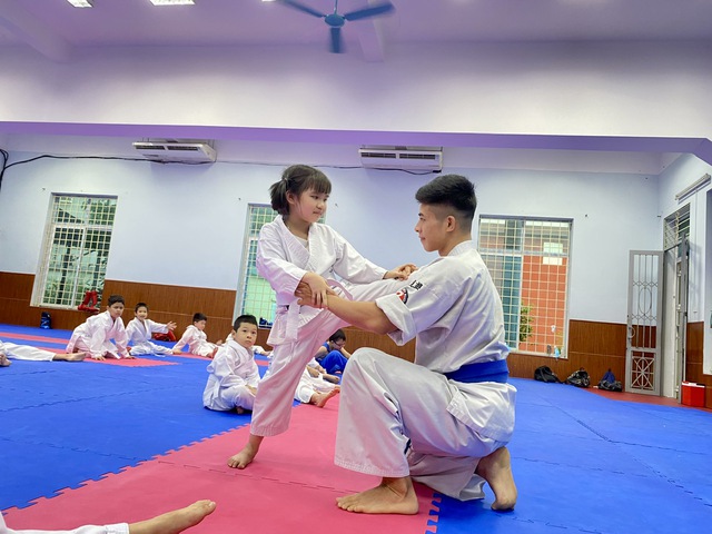 Chuyện về chàng trai chăm mẹ bệnh , lòng hiếu thảo gây xúc động mạng xã hội - Ảnh 3. Chuyện về chàng trai chăm mẹ bệnh , lòng hiếu thảo gây xúc động mạng xã hội - Ảnh 3.