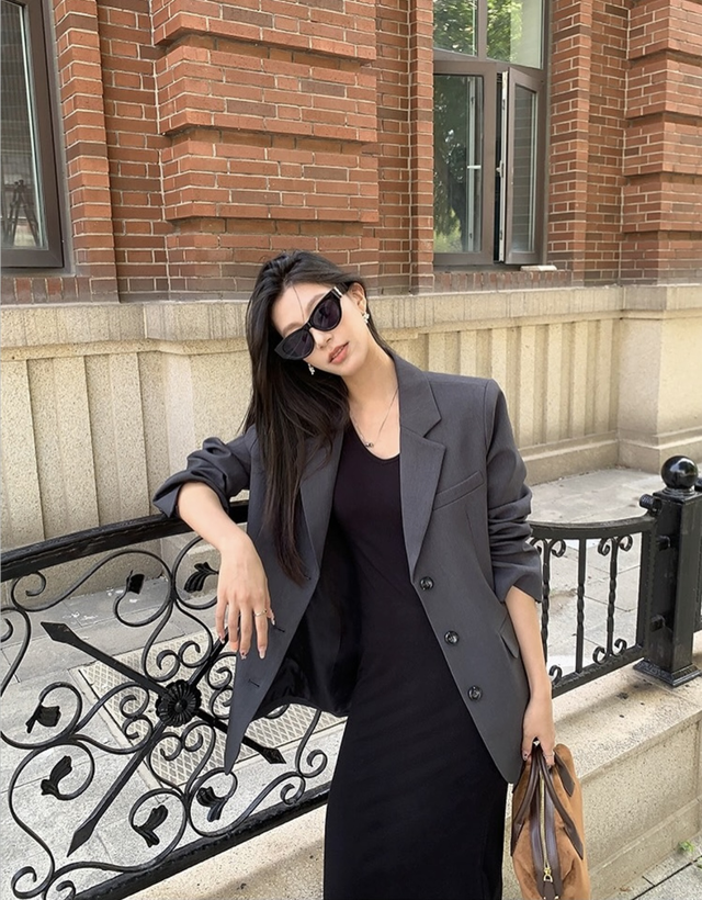 Bản phối vượt thời gian của những chiếc kính đen kinh điển Bản phối vượt thời gian của những chiếc kính đen kinh điển - Ảnh 4.