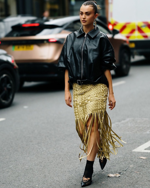 Áo khoác blouson gây bất ngờ với cách phối mới lạ thu hút- Ảnh 5.