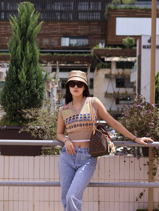 Bản phối vượt thời gian của những chiếc kính đen kinh điển Bản phối vượt thời gian của những chiếc kính đen kinh điển - Ảnh 6.