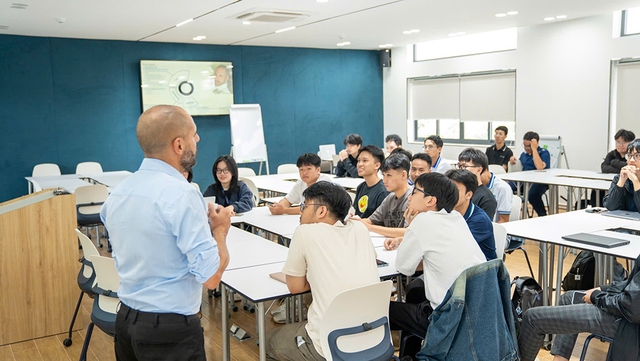 Trường ĐH nâng cao chất lượng giáo dục qua chính sách thu hút chuyên gia nước ngòai - Ảnh 1. Trường ĐH nâng cao chất lượng giáo dục qua chính sách thu hút chuyên gia nước ngòai - Ảnh 1.