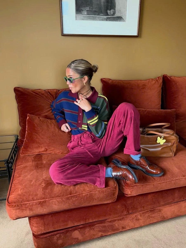 Sắc thu ấm áp trong từng họa tiết kẻ sọc- Ảnh 3. Sắc thu ấm áp trong từng họa tiết kẻ sọc- Ảnh 3.