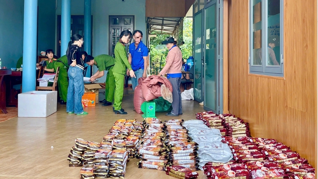 Tạm giữ giám đốc cơ sở nghi sản xuất hàng tấn cà phê giả tại Gia Lai - Ảnh 1.