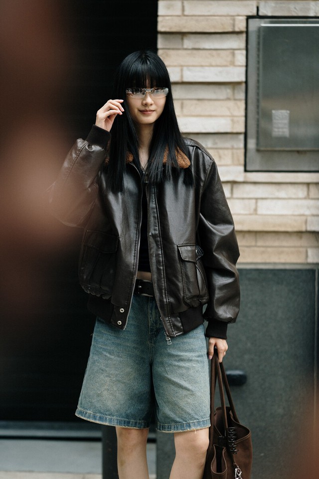 Áo khoác blouson gây bất ngờ với cách phối mới lạ thu hút- Ảnh 8.