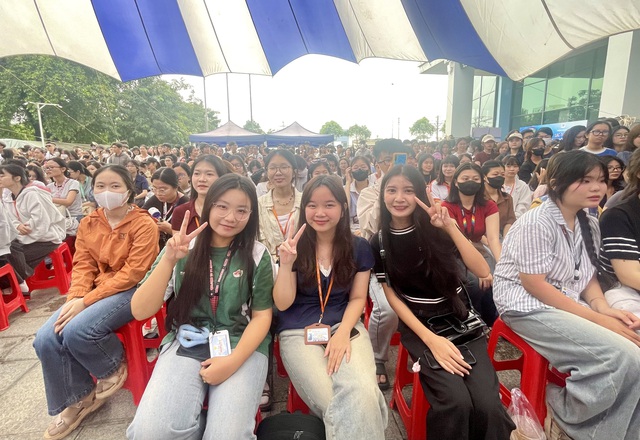 Sinh viên khóa trước không gian công nghệ để chào đón tân sinh viên - Ảnh 5.
