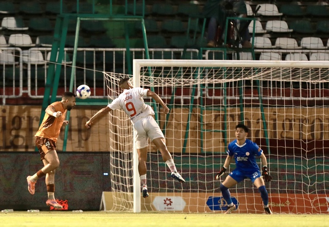 HAGL lại '&aacute;t v&iacute;a' HLV Popov, bất ngờ đ&aacute;nh bại Thể C&ocirc;ng Viettel: Chiến thắng đầu ti&ecirc;n qu&yacute; hơn v&agrave;ng - Ảnh 2.