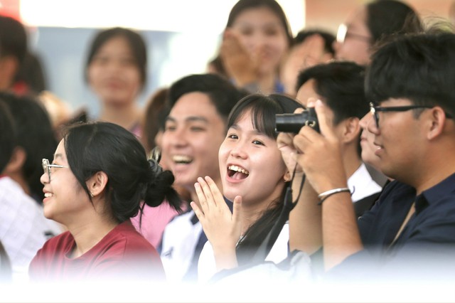 'Lột xác' ngoạn mục, đội Trường ĐH Đồng Tháp và ĐH Cần Thơ vào vòng chung kết- Ảnh 7. 'Lột xác' ngoạn mục, đội Trường ĐH Đồng Tháp và ĐH Cần Thơ vào vòng chung kết- Ảnh 7.