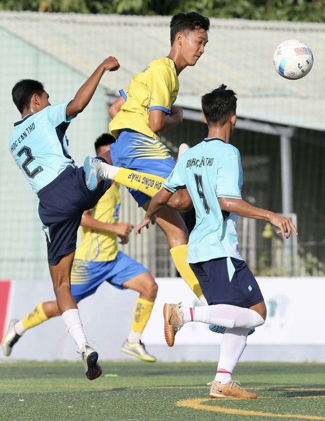 'Lột xác' ngoạn mục, đội Trường ĐH Đồng Tháp và ĐH Cần Thơ vào vòng chung kết- Ảnh 6. 'Lột xác' ngoạn mục, đội Trường ĐH Đồng Tháp và ĐH Cần Thơ vào vòng chung kết- Ảnh 6.