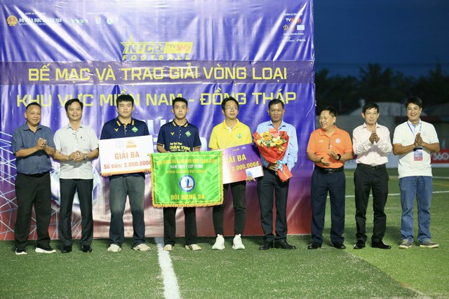 'Lột xác' ngoạn mục, đội Trường ĐH Đồng Tháp và ĐH Cần Thơ vào vòng chung kết- Ảnh 9. 'Lột xác' ngoạn mục, đội Trường ĐH Đồng Tháp và ĐH Cần Thơ vào vòng chung kết- Ảnh 9.