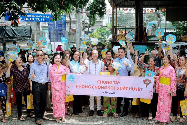Phòng chống dịch bệnh sốt xuất huyết: Cần sự chung tay của người dân và cộng đồng- Ảnh 4.