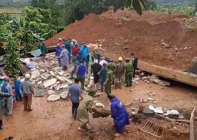Công an làm rõ vụ sập nhà khiến 2 người tử vong, 3 người bị thương  - Ảnh 1.