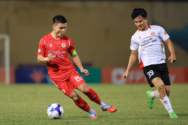Đá thiếu người, CLB CAHN vẫn thắng CLB Công an TP.HCM: Đua vô địch rất 'nóng'- Ảnh 1.