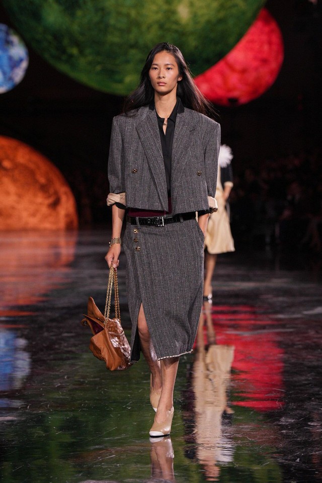 Áo khoác dáng ngắn mẫu áo lý tưởng giúp nàng đón gió  mùa - Ảnh 3.