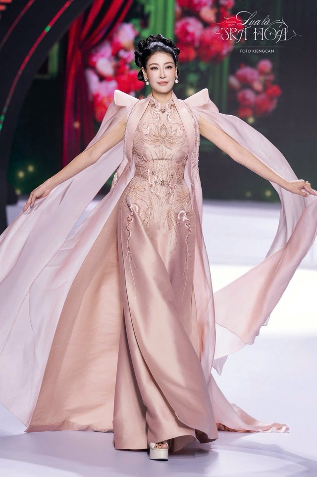 Nhan sắc kh&aacute;c lạ của hoa hậu H&agrave; Kiều Anh ở tuổi gần 50 - Ảnh 5.