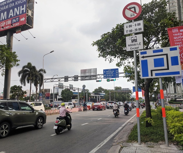 Tại sao nhiều người nhầm lẫn biển 'cấm rẽ trái' đồng nghĩa với 'cấm quay đầu'? - Ảnh 1. Tại sao nhiều người nhầm lẫn biển 'cấm rẽ trái' đồng nghĩa với 'cấm quay đầu'? - Ảnh 1.