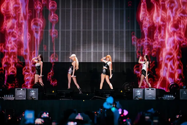 BlackPink nóng bỏng trong thiết kế Việt…