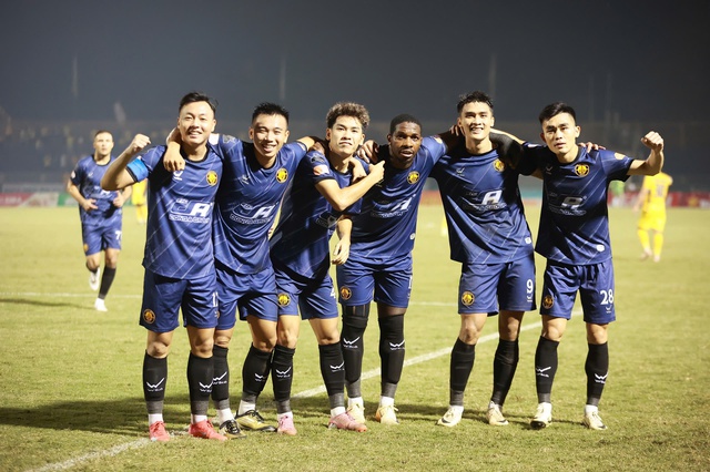Đua trụ hạng V-League khốc liệt: HAGL và Thanh Hóa không từ bỏ, cựu vương lâm nguy- Ảnh 2.