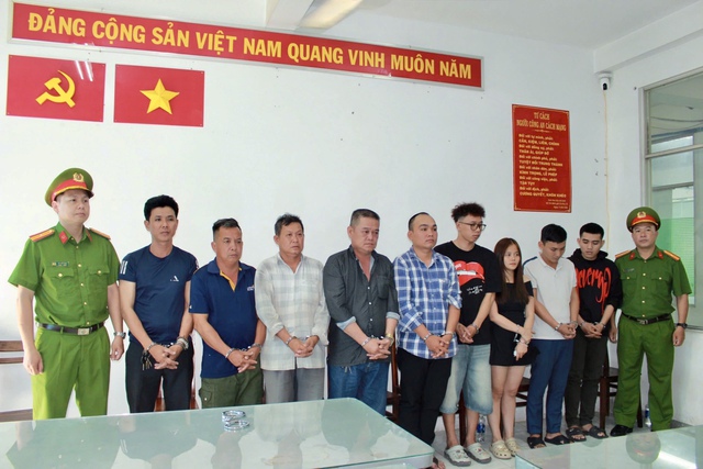 Tầm quan trọng của văn hóa ứng xử nơi công cộng trong cuộc sống hàng ngày - Ảnh 3. Tầm quan trọng của văn hóa ứng xử nơi công cộng trong cuộc sống hàng ngày - Ảnh 3.