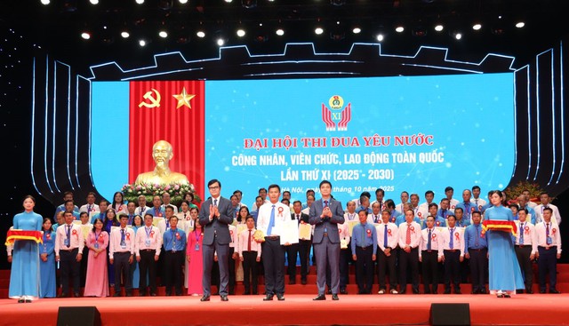 Một đại diện của EVNHCMC được vinh danh tại Đại hội Thi đua yêu nước- Ảnh 1. Một đại diện của EVNHCMC được vinh danh tại Đại hội Thi đua yêu nước- Ảnh 1.