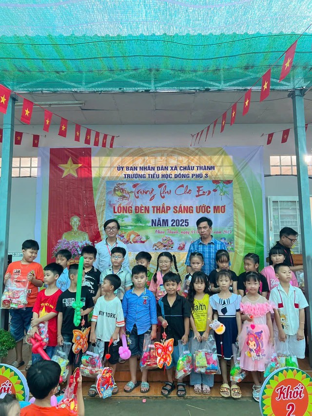 &Aacute;nh s&aacute;ng từ những bước ch&acirc;n - Ảnh 10.