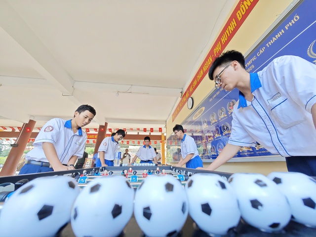 'Giáo dục thành phố chưa bao giờ đặt nặng vấn đề học và thi cử' - Ảnh 1.