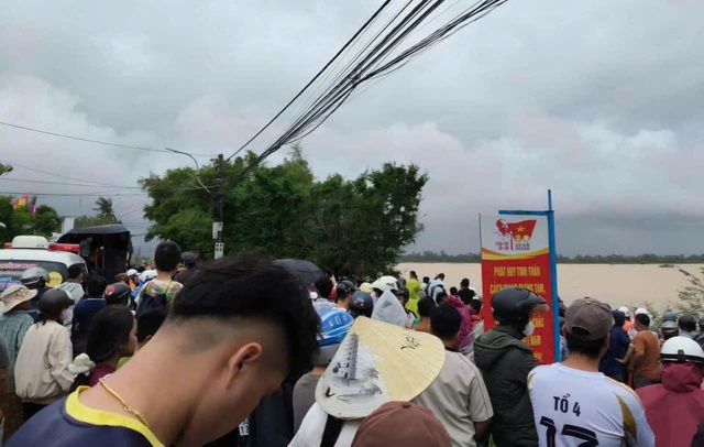 Đà Nẵng: Chìm ghe khi chở 9 người đi đám tang- Ảnh 1. Đà Nẵng: Chìm ghe khi chở 9 người đi đám tang- Ảnh 1.