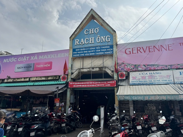 Đời chợ ở TP.HCM: Mùi cá và ký ức 21 năm ở chợ Rạch Ông- Ảnh 1.