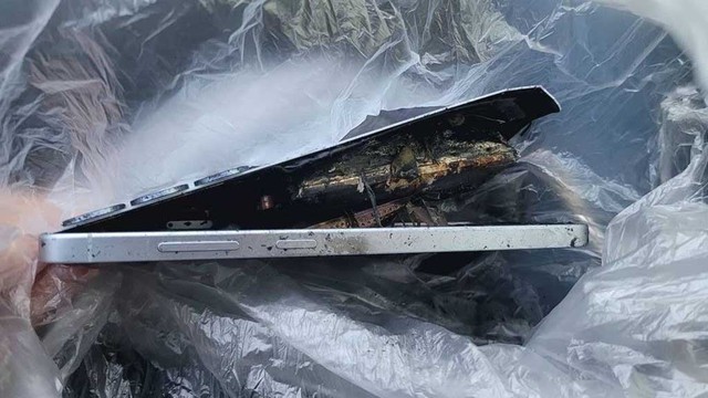 Galaxy S25 Plus gặp sự cố bốc cháy, Samsung vào cuộc điều tra - Ảnh 1. Galaxy S25 Plus gặp sự cố bốc cháy, Samsung vào cuộc điều tra - Ảnh 1.