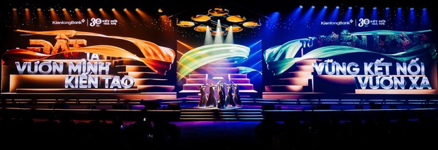 KienlongBank b&ugrave;ng nổ &lsquo;concert c&ocirc;ng nghệ&rsquo;, viết tiếp h&agrave;nh tr&igrave;nh 30 năm kết nối gi&aacute; trị - Ảnh 3.