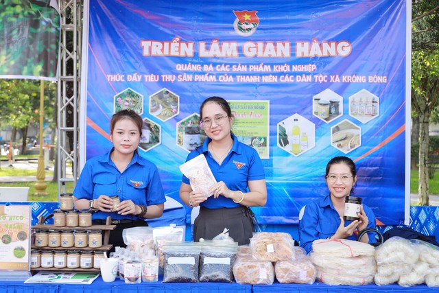 Từ hỗ trợ khởi nghiệp đến cùng khởi nghiệp: Câu chuyện từ một quán cà phê nhỏ ở xã - Ảnh 1.