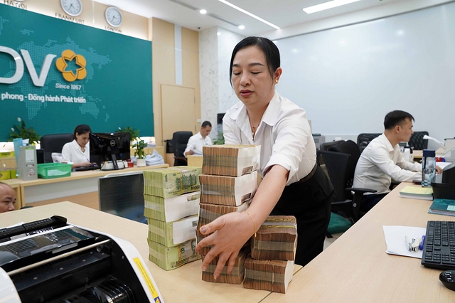 Lãi suất tiết kiệm âm thầm tăng- Ảnh 1.