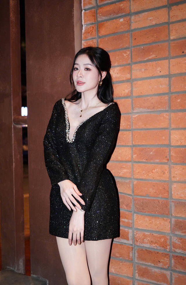 Thanh lịch như quý cô Paris với trang phục dạ tweed mùa này - Ảnh 1.