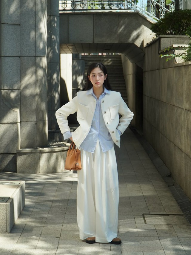 Cách diện áo sơ mi trơn, sơ mi họa tiết đặc sắc hơn thường ngày- Ảnh 8.