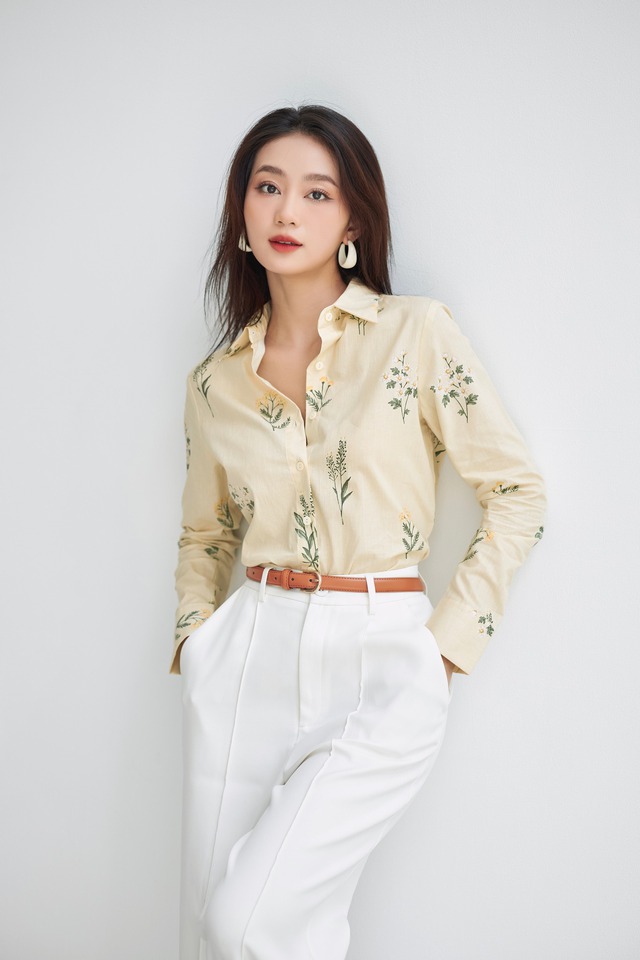 Cách diện áo sơ mi trơn, sơ mi họa tiết đặc sắc hơn thường ngày- Ảnh 3.