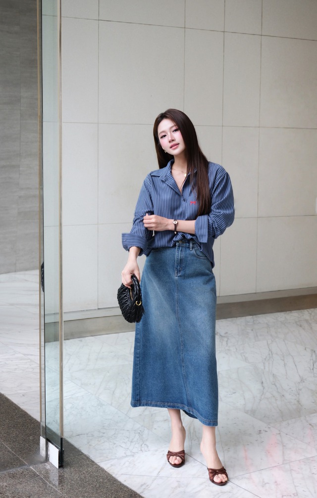 Cách diện áo sơ mi trơn, sơ mi họa tiết đặc sắc hơn thường ngày- Ảnh 7.