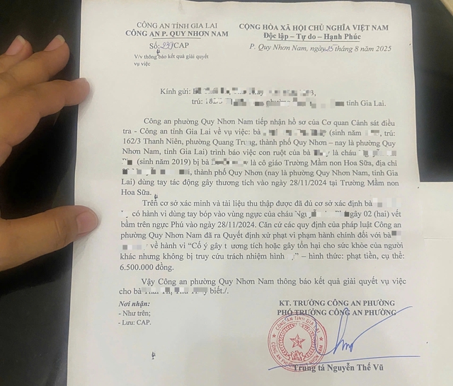 Phụ huynh tố giáo viên bạo hành trẻ, yêu cầu bồi thường 1 năm học phí - Ảnh 3. Phụ huynh tố giáo viên bạo hành trẻ, yêu cầu bồi thường 1 năm học phí - Ảnh 3.