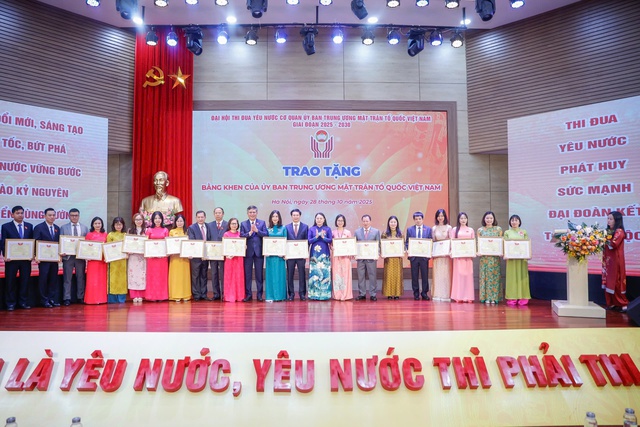 Xây dựng phong trào thi đua đồng hành cùng học sinh biên cương- Ảnh 3. Xây dựng phong trào thi đua đồng hành cùng học sinh biên cương- Ảnh 3.