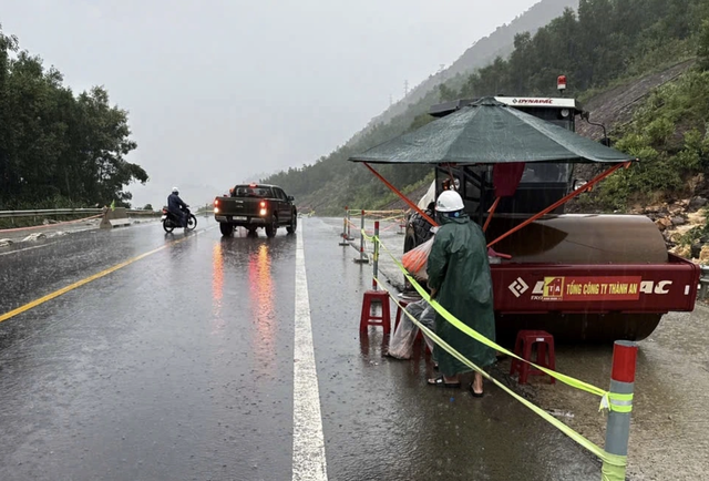 Nguyên tắc vàng khi sử dụng ô tô mùa mưa bão