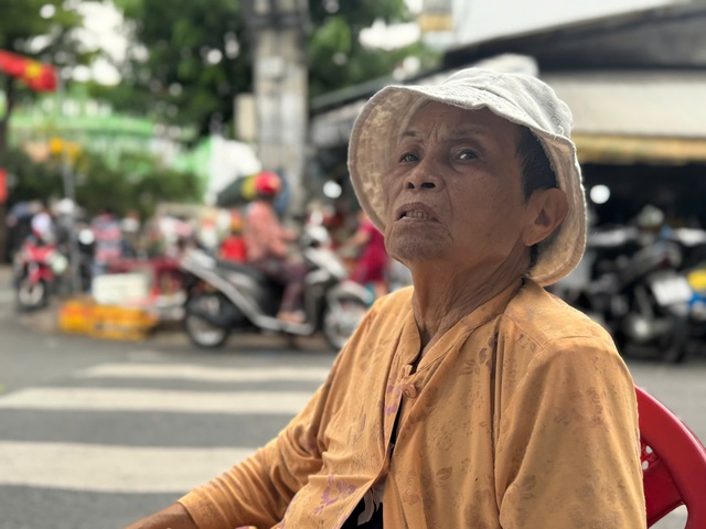 Đời chợ ở TP.HCM: Những phận đời bám chợ- Ảnh 1. Đời chợ ở TP.HCM: Những phận đời bám chợ- Ảnh 1.