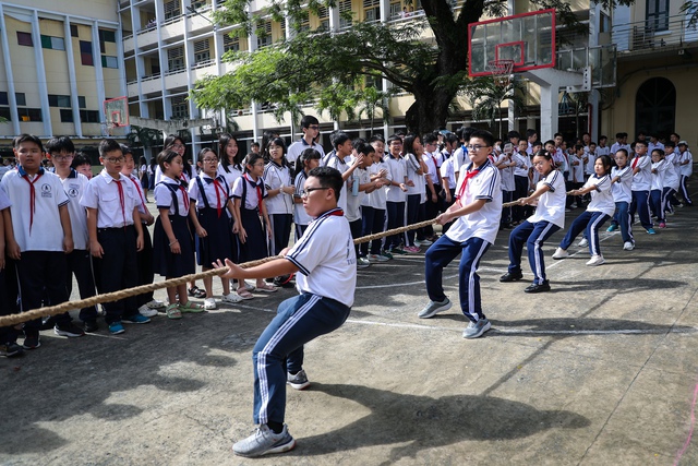 'Giáo dục thành phố chưa bao giờ đặt nặng vấn đề học và thi cử' - Ảnh 2.