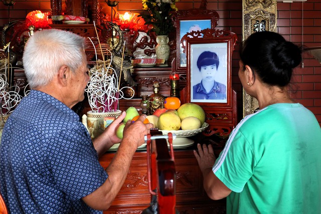 4 phi c&ocirc;ng tr&ecirc;n trực thăng vũ trang Mi-24 - Ảnh 1.