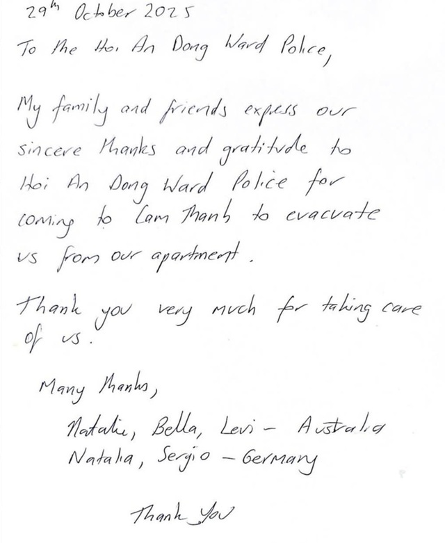 Giải cứu du khách khỏi vùng 'rốn' lụt, công an nhận lại bức thư tay ấm lòng- Ảnh 3. Giải cứu du khách khỏi vùng 'rốn' lụt, công an nhận lại bức thư tay ấm lòng- Ảnh 3.