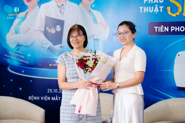 Bệnh viện Mắt B&igrave;nh Thuận ra mắt c&ocirc;ng nghệ phẫu thuật kh&uacute;c xạ SMILE- Ảnh 2.