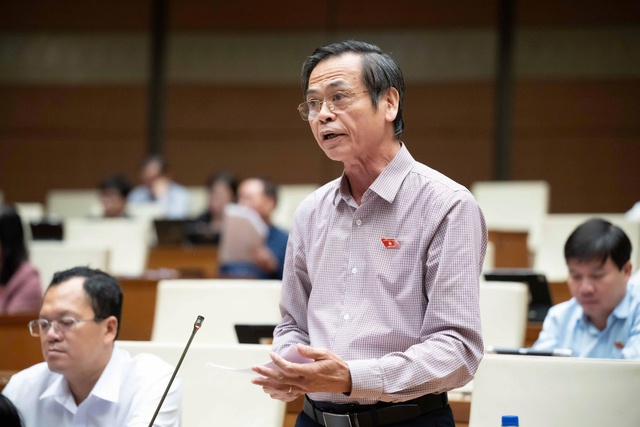 Delegasi Majelis Nasional menceritakan dua kisah tentang pejabat yang tidak peka dan mekanis - Foto 1.