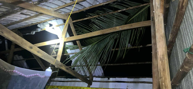 Lốc xoáy quét qua xã Thanh Tùng, cuốn bay nhà cửa  - Ảnh 2.